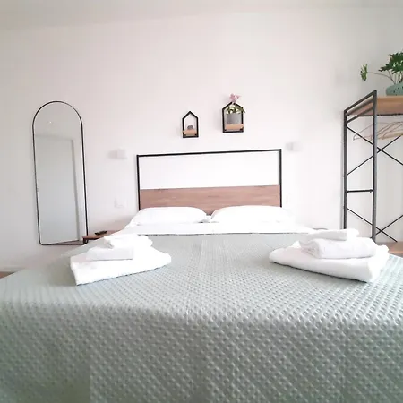 Urban View - & Terrace 3*